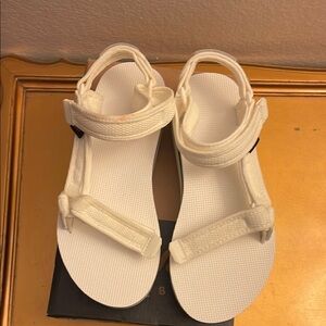 Women’s Flatform Universal Mesh Sandals